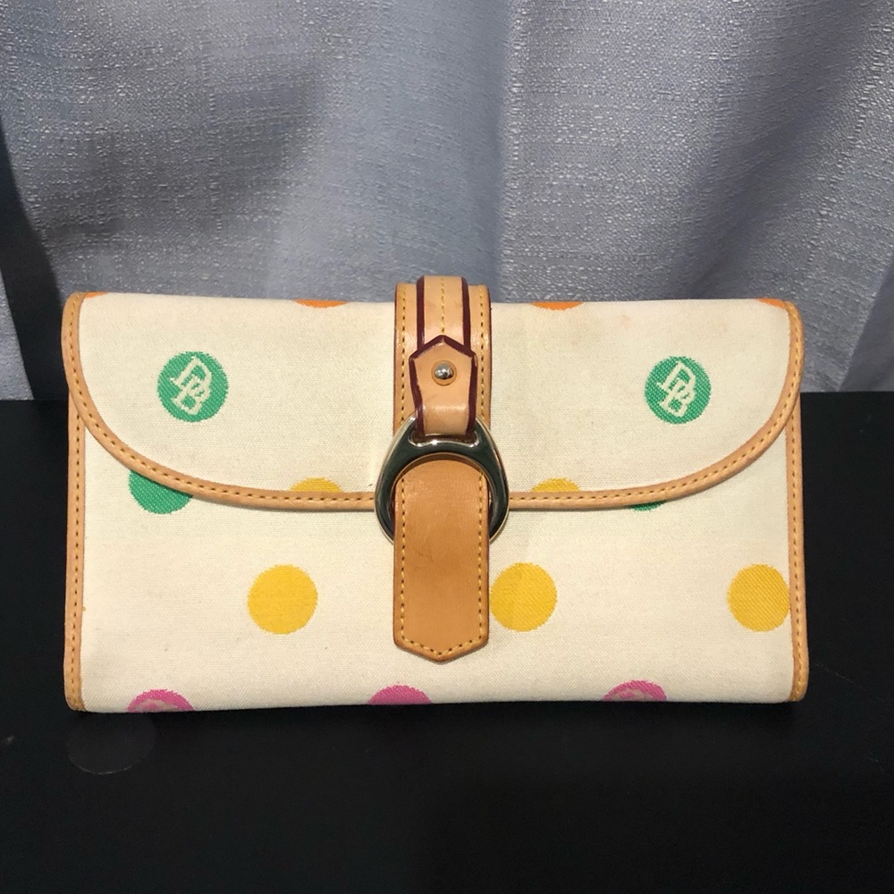Dooney & Bourke Womens Buckle Wallet